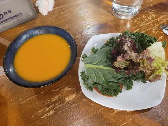 南瓜湯咸，冇南瓜味及沙律正常