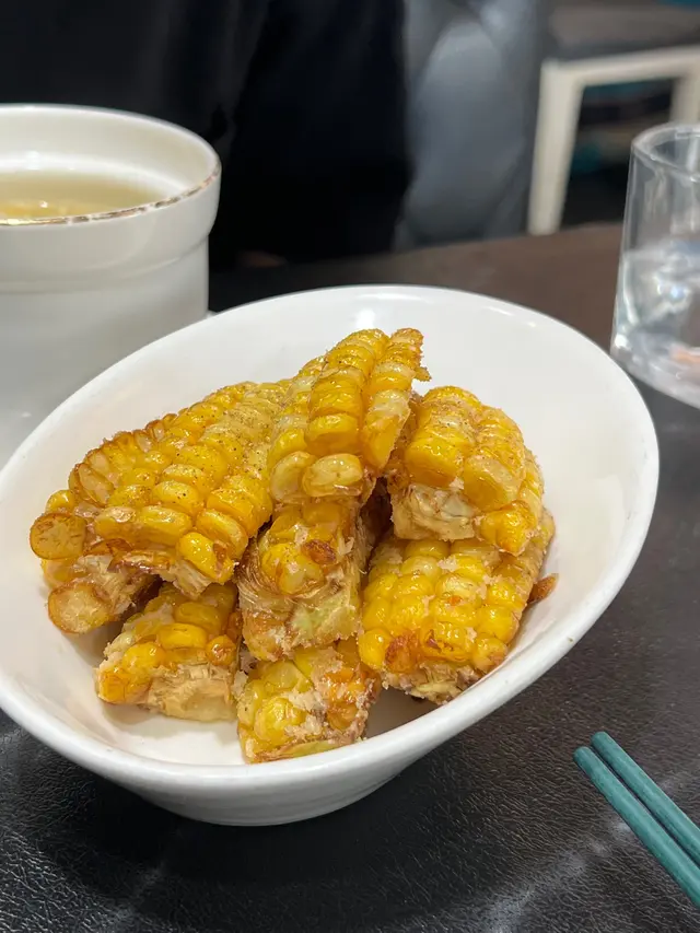 愛這份~~ 是炸物人的愛菜~~ 串燒人也會愛🤫
經油炸過的甜甜粟米🌽撒滿椒鹽
吃下去先惹味 後香甜 配上爽脆的咬口
這份量實在不夠 好想就繼續吃下去 哈哈😆