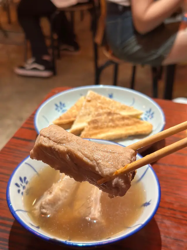 胡椒肉骨茶