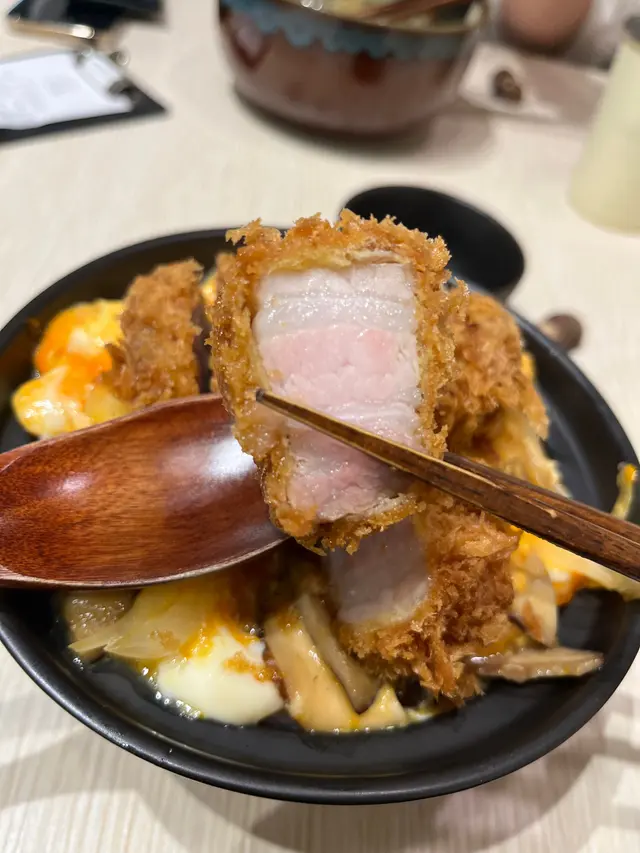 厚切吉烈豬扒玉子丼
