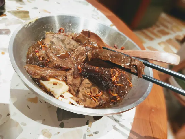 招牌牛肉麵台灣寬粉絲