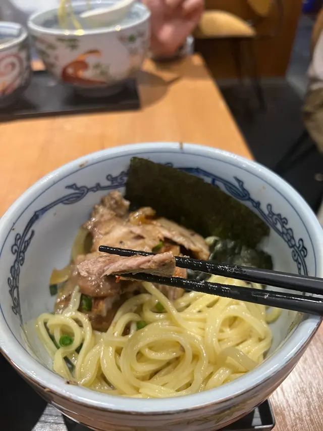 硬到好似擦子膠