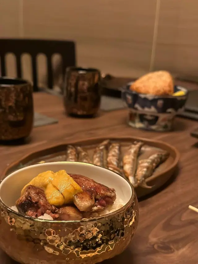 海膽鵝肝飯、多春魚