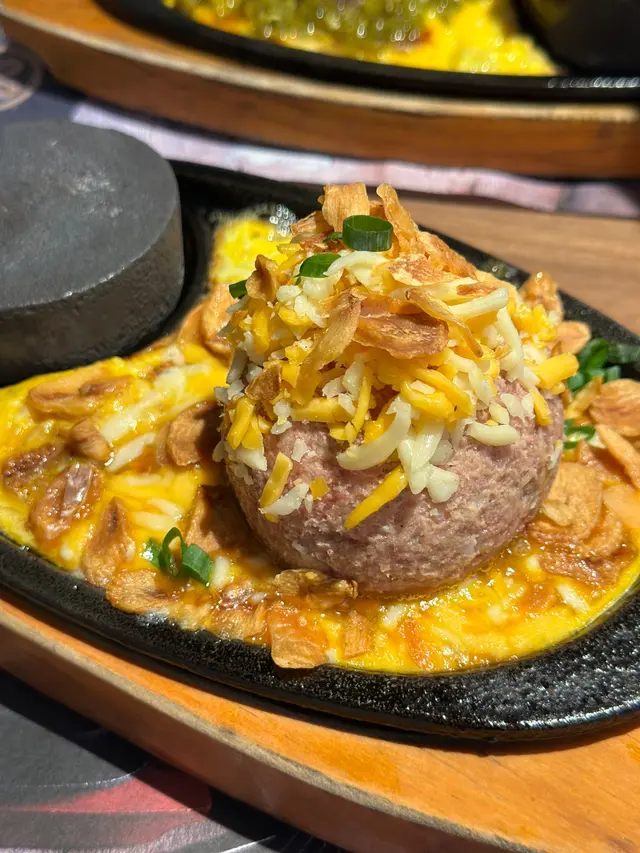 芝士蛋蒜和牛漢堡扒