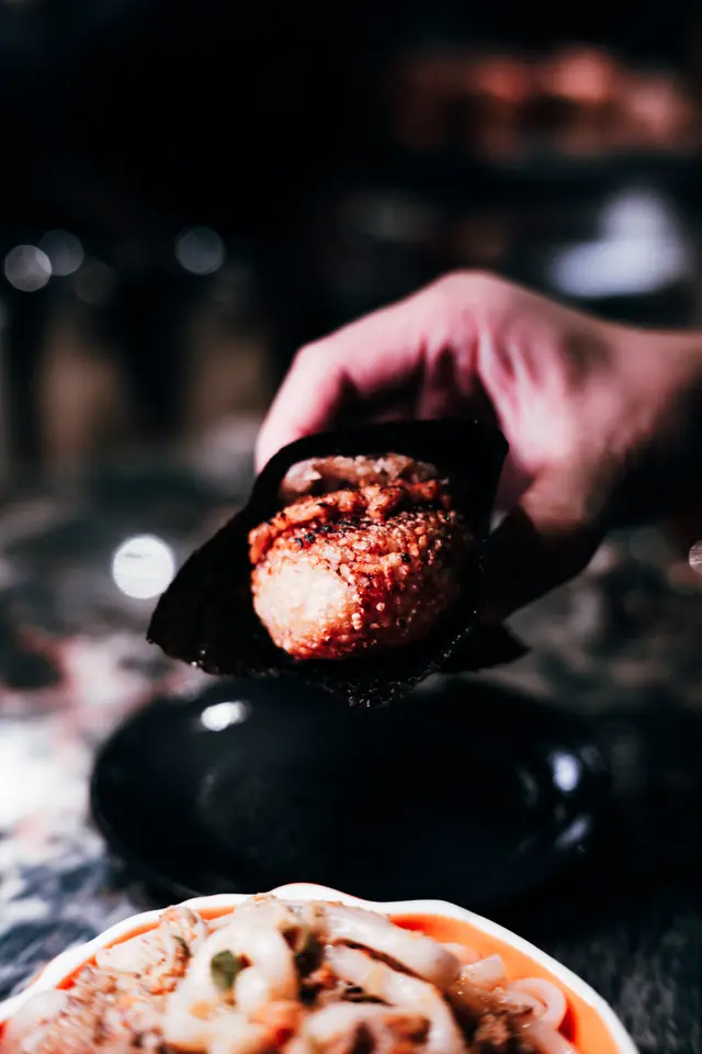 炭燒鵝肝大閘蟹肉飯團