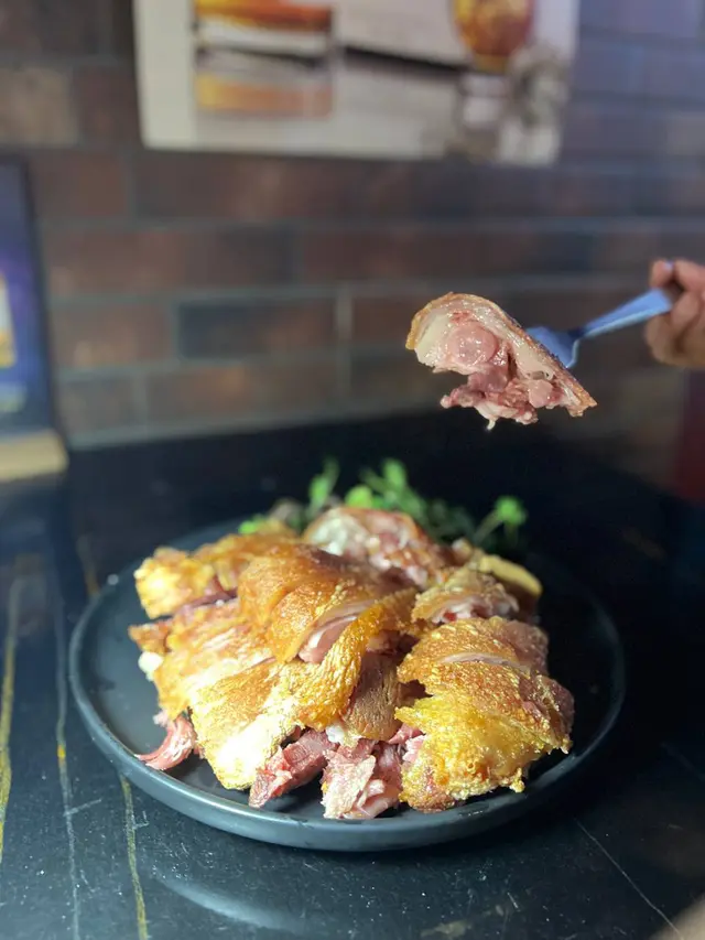 德國酥脆鹹豬手