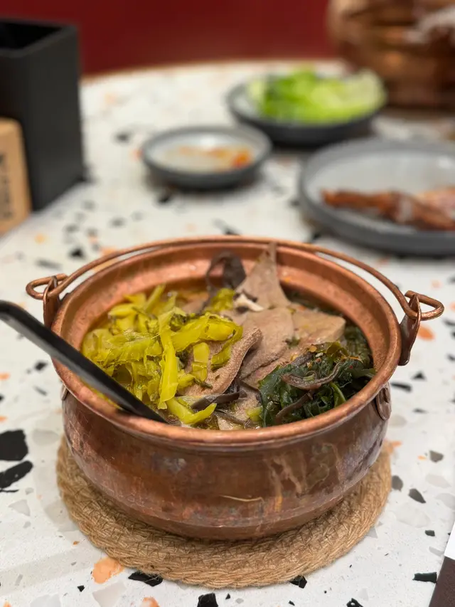 招牌三鮮銅鍋米線