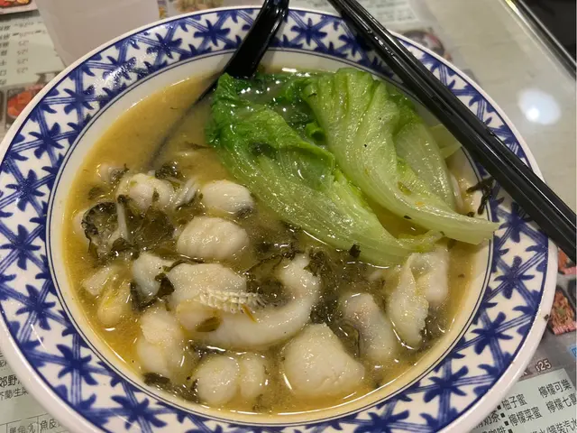 金湯酸菜魚米線