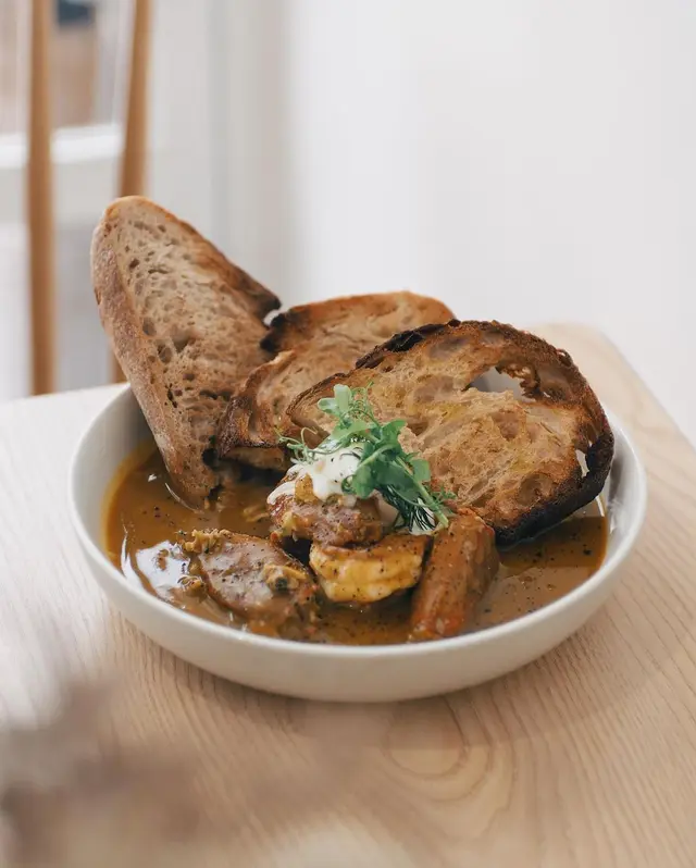 南瓜海鮮濃湯配香烤酸種吐司