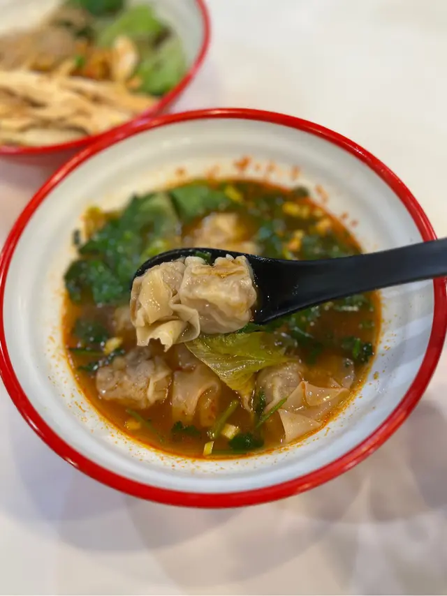 一口鮑魚豚肉雲吞