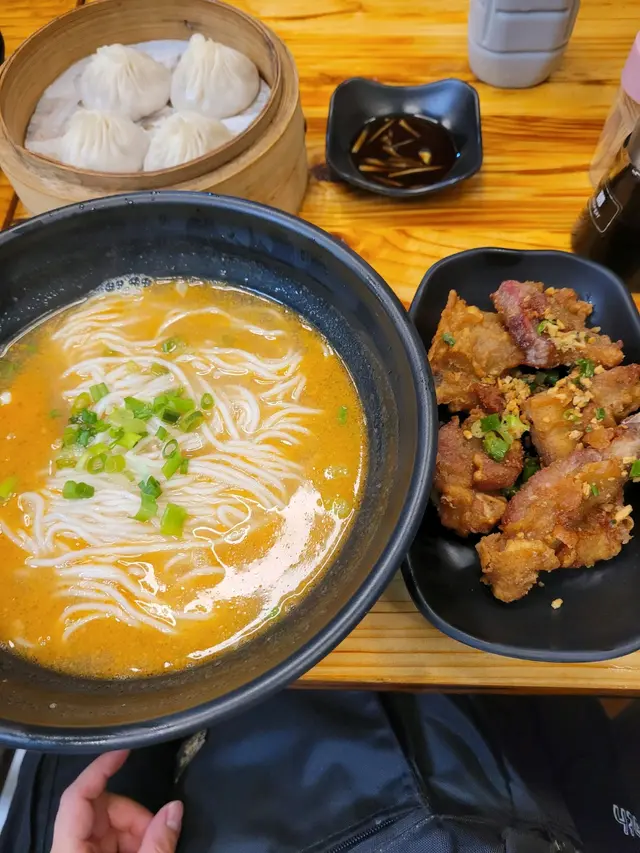 椒鹽排骨擔擔麵