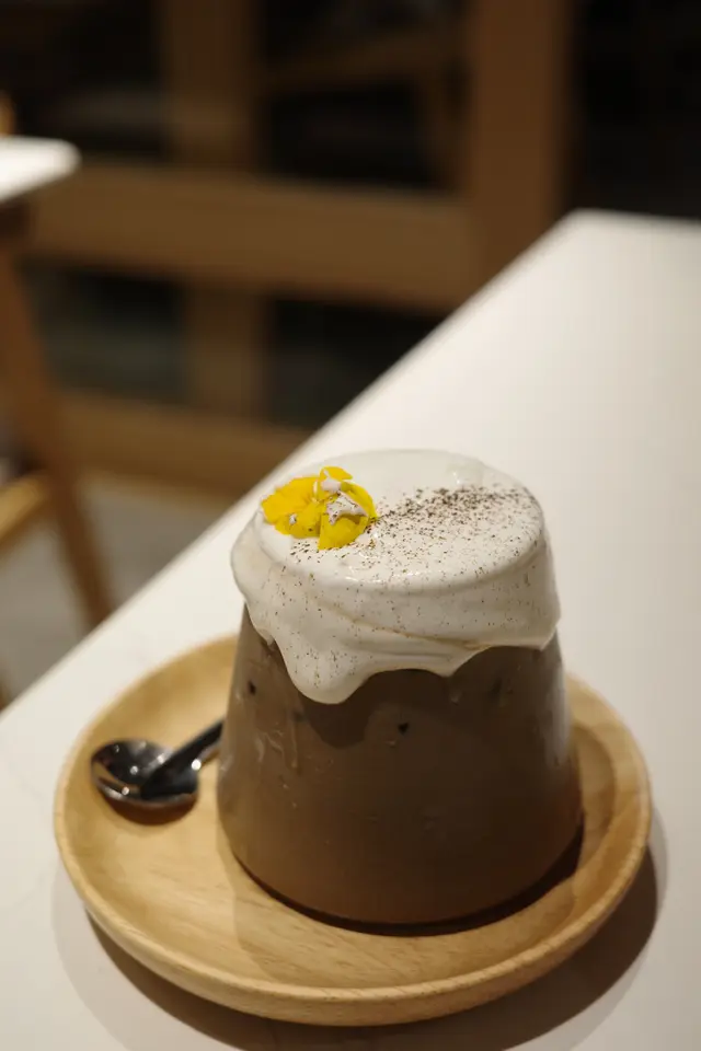 焙茶和特濃朱古力奶蓋雪山　