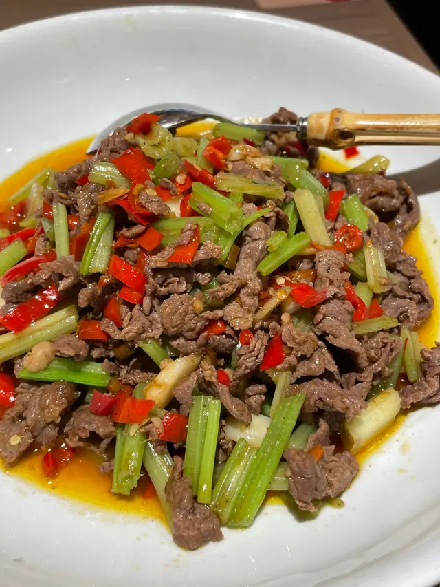 茶油土芹菜炒黃牛肉