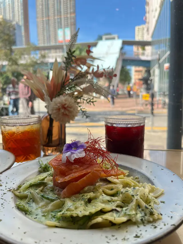 菠菜忌廉汁挪威煙三文魚蝴蝶粉