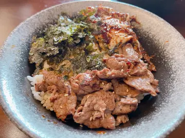 炙燒牛板腱丼飯