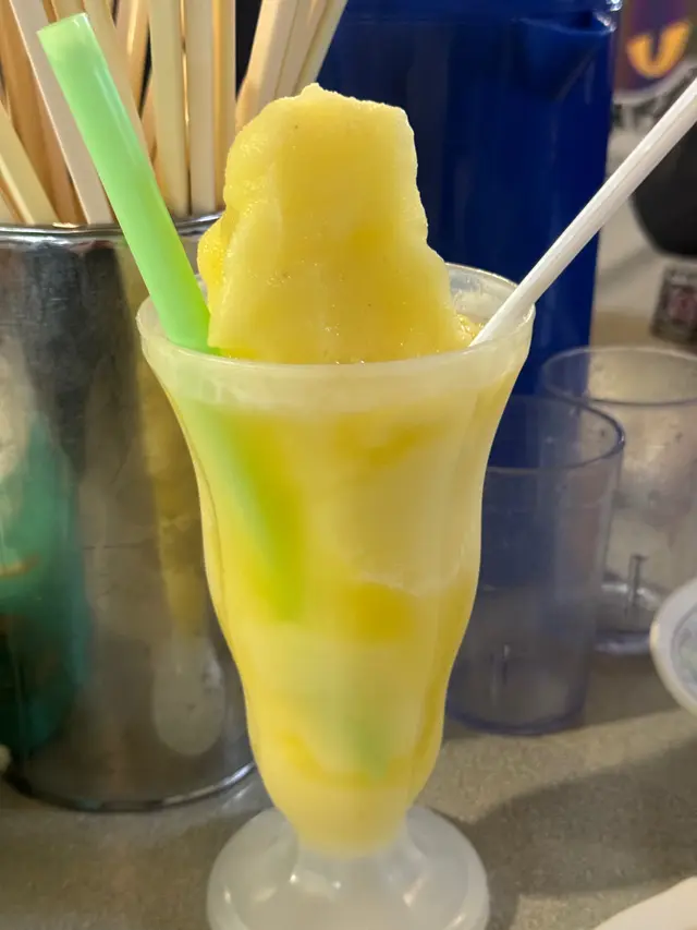 我真係從來冇喺泰國餐廳飲過$25嘅菠蘿沙冰，仲要真係菠蘿打出嚟🤣🤣