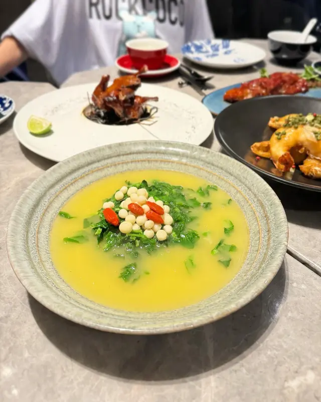 鮮茨實濃雞湯浸菜苗 