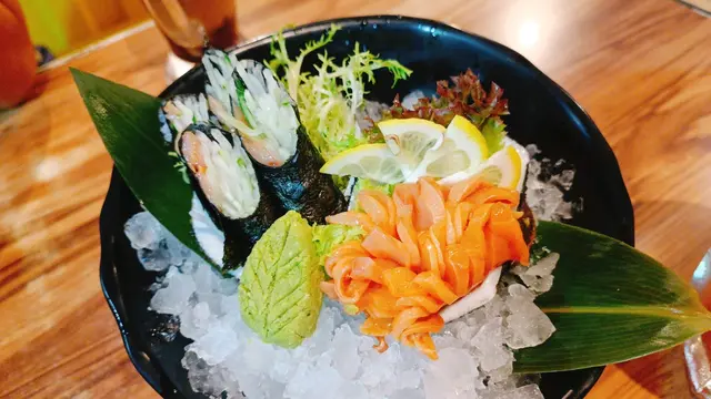 原隻活赤貝刺身