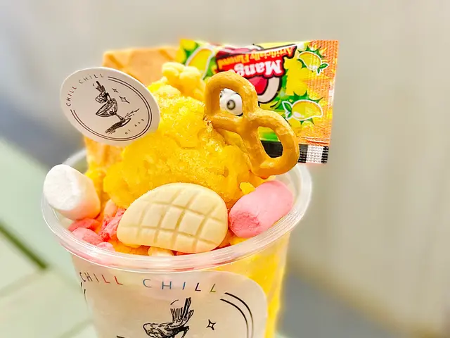 近乎係藝術作品嘅甜品系列，呢度嘅雪糕彩虹movenpick 夠晒高級之餘，亦都係整甜品嘅一大特色。 🥭一杯甜品裏面包含咗幾個元素。上面嗰層開始講起就會有芒果雪筢、🥭棉花糖餅乾脆脆同埋爆炸糖。🍭超多重感覺