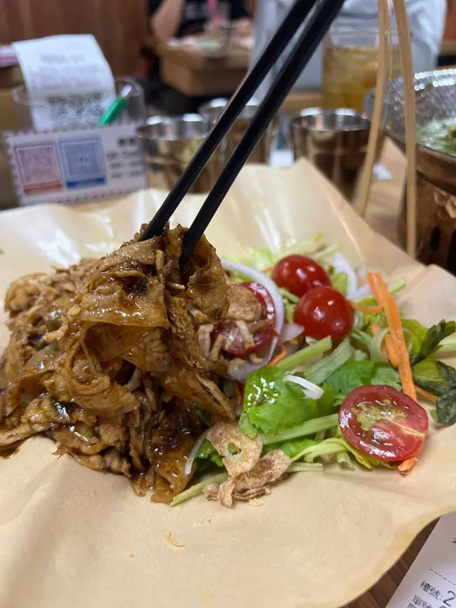 泰醬酸辣炒黑豚肉