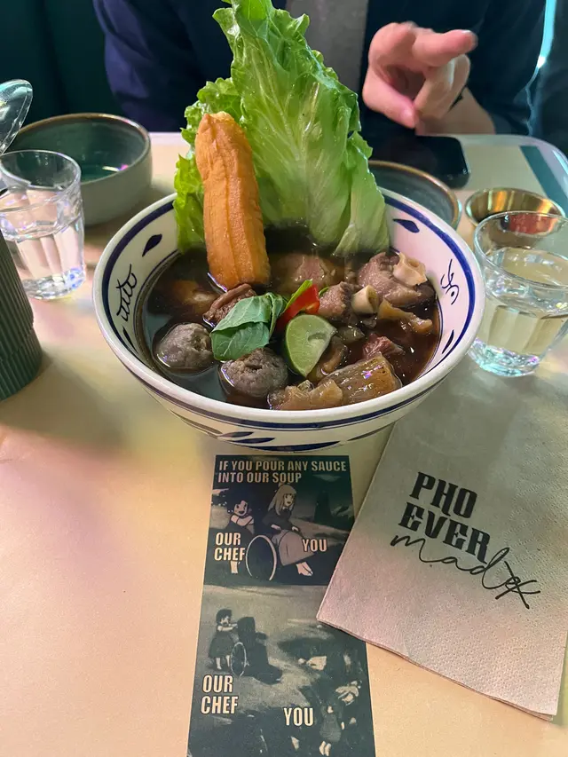 個湯嘅味道啱啱好 
作為第一餐完全唔會覺得重口味
金邊粉同啲餸差唔多1:1🤣 好抵!
啲粉保留到有少少爽口 唔會太腍
啲牛肉牛筋牛尾… 全部都好軟好入味 又唔漏
重點! 油炸鬼吸曬啲湯精華
正! 極推!!