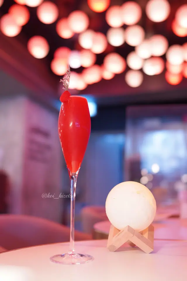 Peach Purée, Raspberry, Lemon Juice, Soda with Rose Flavour