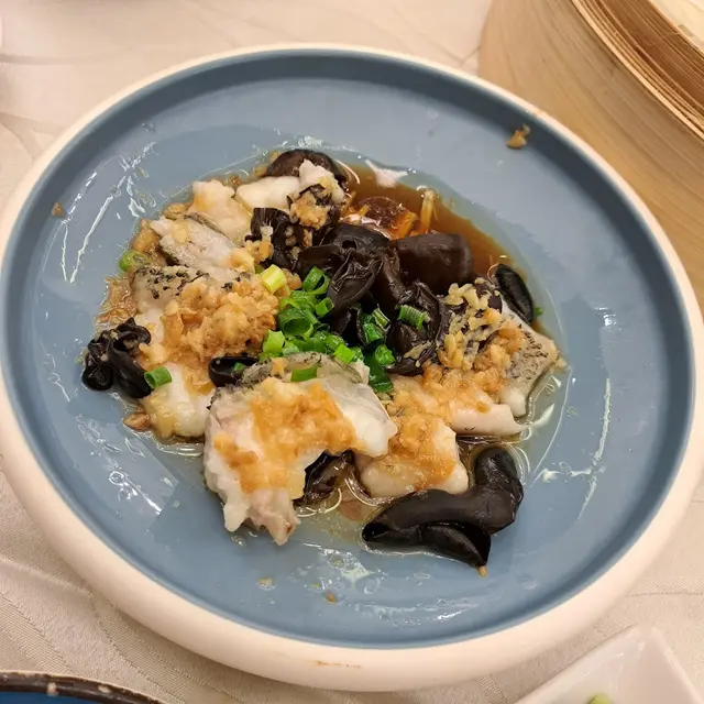 金菇蒜茸雲耳蒸龍躉件