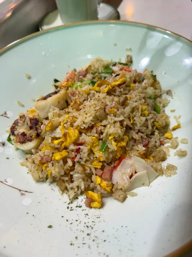 亂將配料加落炒飯 極難食