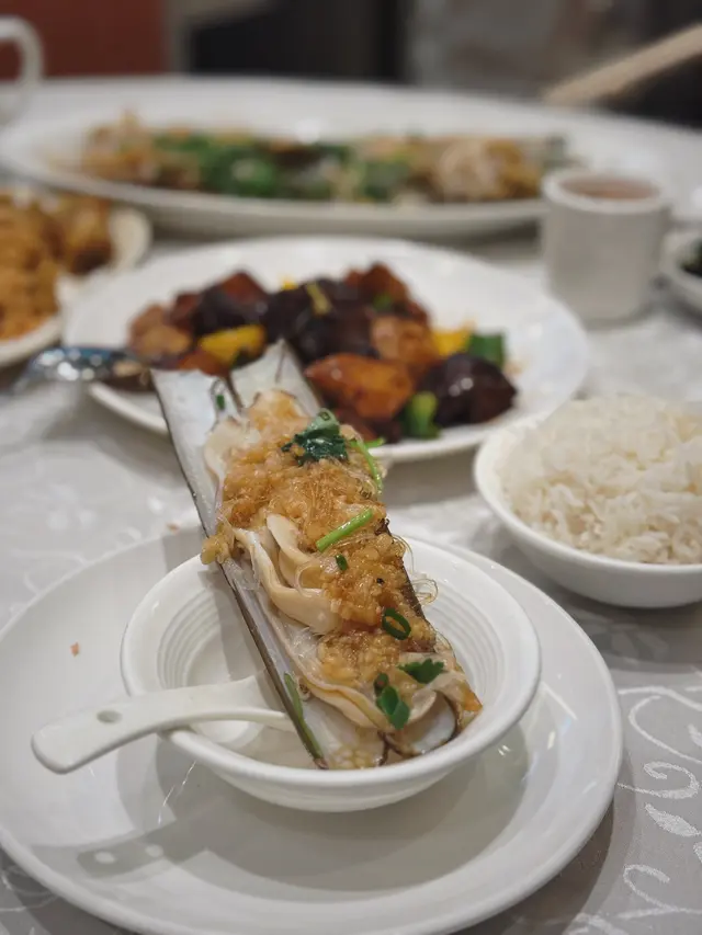 蒜蓉粉絲蒸聖子