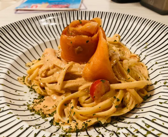 煙三文魚忌廉蕃茄醬意粉