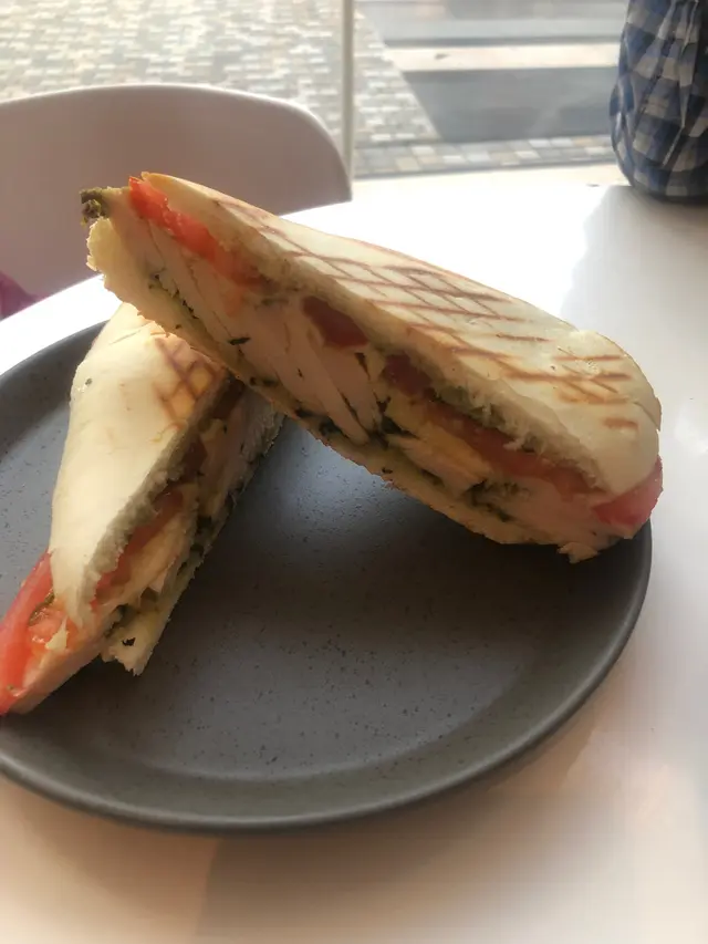 青醬烤雞番茄芝士三文治