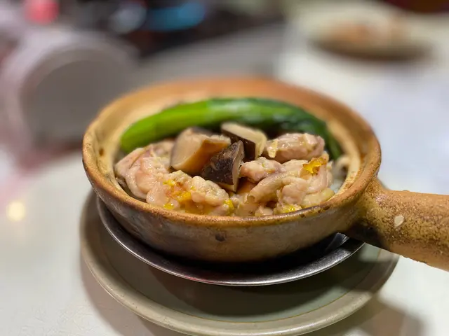 啲雞真係滑嘅，最重要係飯焦控制得恰到好處，熱辣辣冇得輸