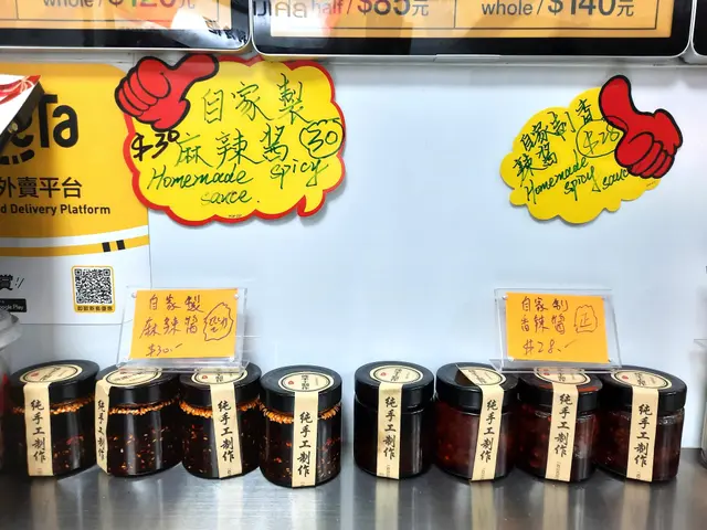 自家製醬料：麻辣醬及香辣醬