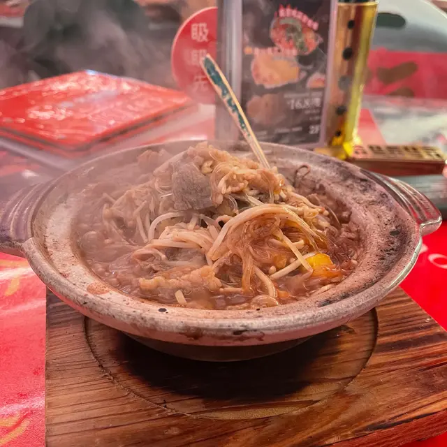 沙嗲金菇肥牛粉絲煲