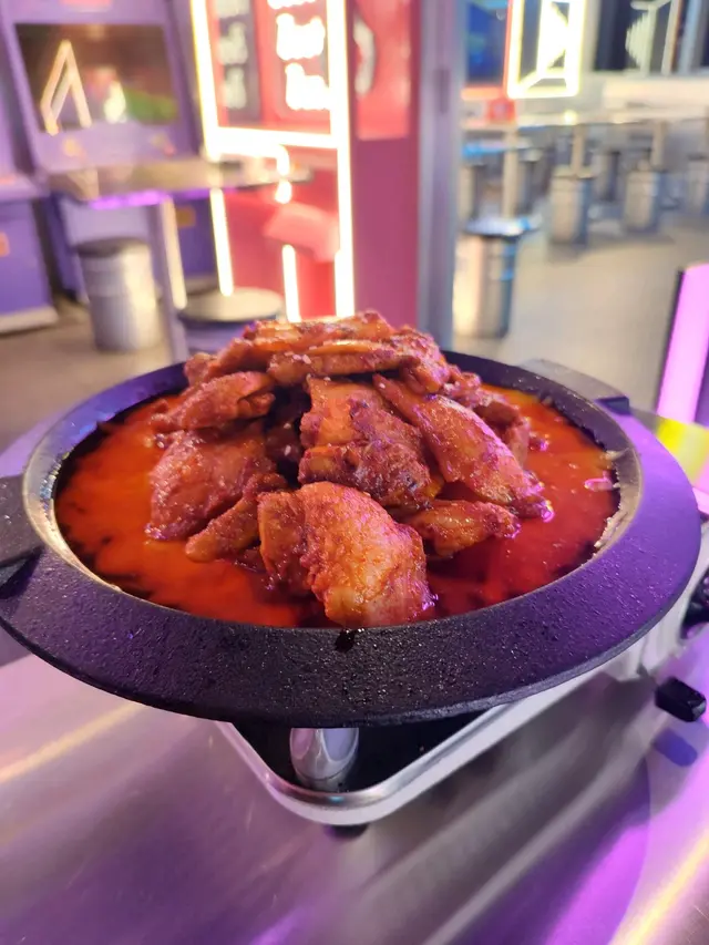 大發芝士鐵板泡菜炒五花肉