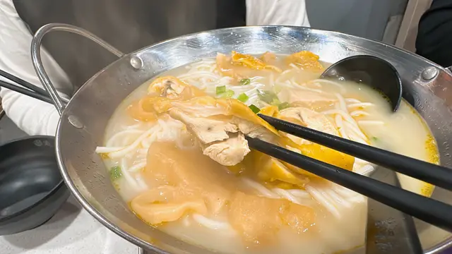 招牌花膠雞米線