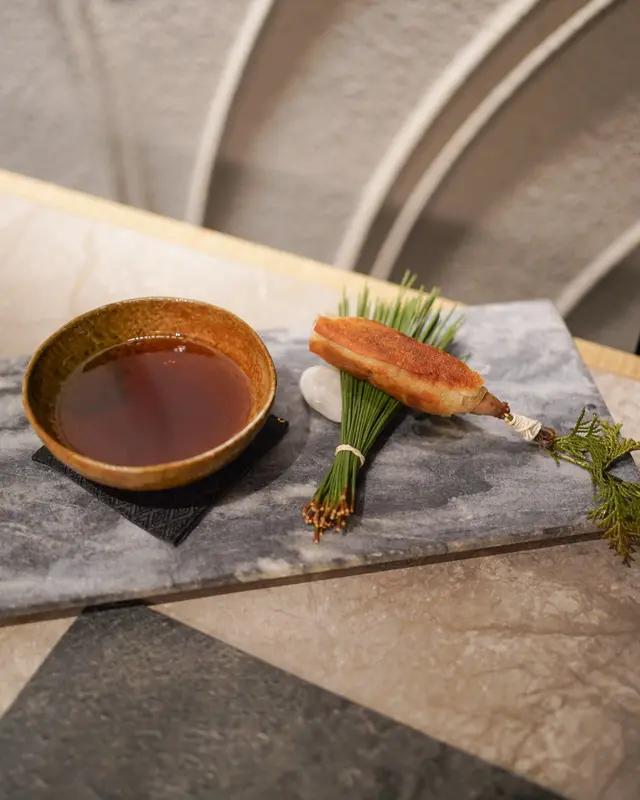 野鴿清湯配鴿肉餃子