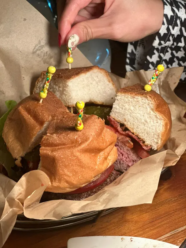 鐵板鵝肝牛肉漢堡