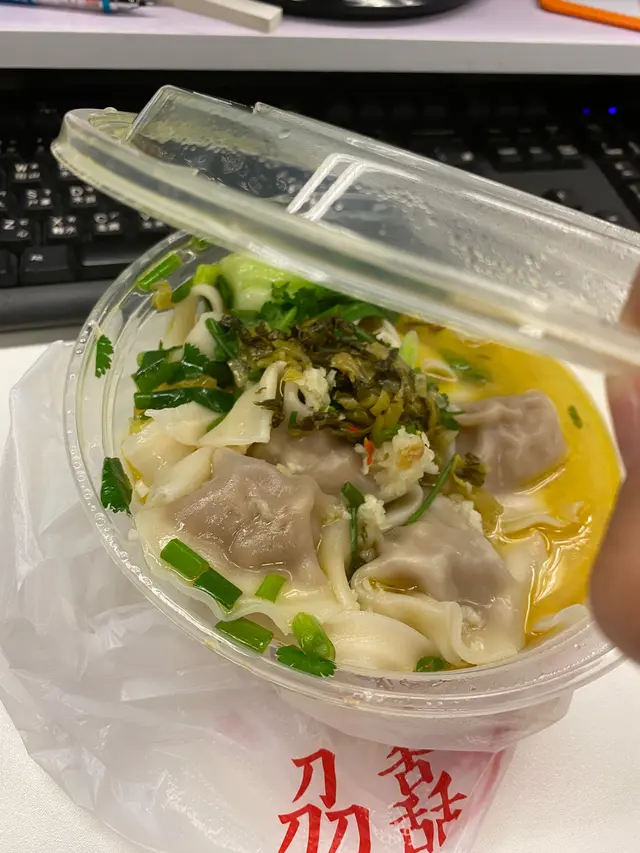 麻辣水餃刀削麵