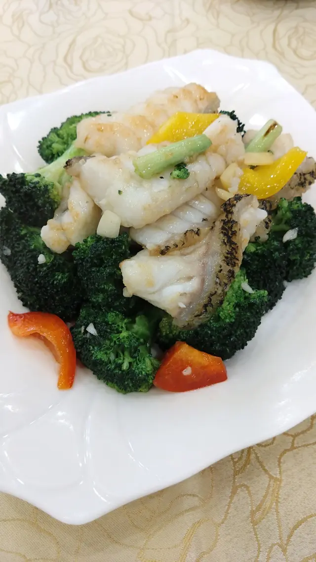 沙巴班兩味:西蘭花龍躉球 (例)