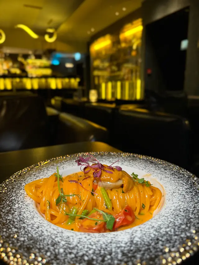 新鮮海膽伴帶子海鮮粒扁意粉