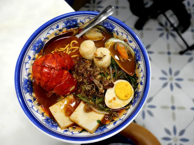 龍蝦尾海鮮濃湯蝦麵