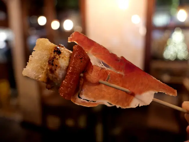 西班牙白毛豬火腿配焦糖羊奶芝士串