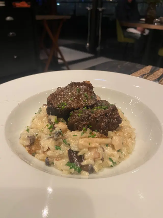 香煎海鱸魚伴蜆肉忌廉汁