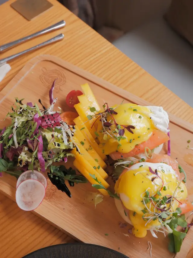 Egg Benedict with Smoked Salmon