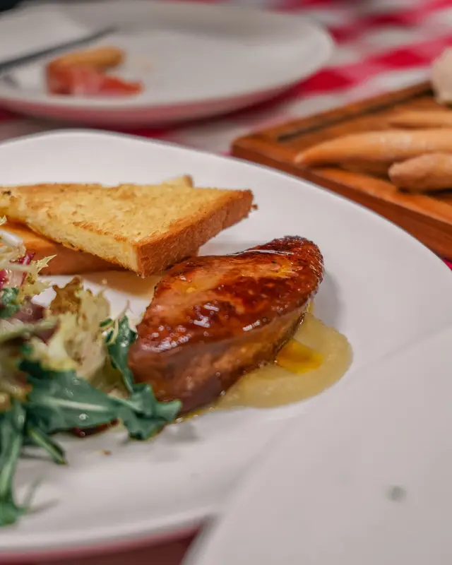 香煎鵝肝伴蘋果醬