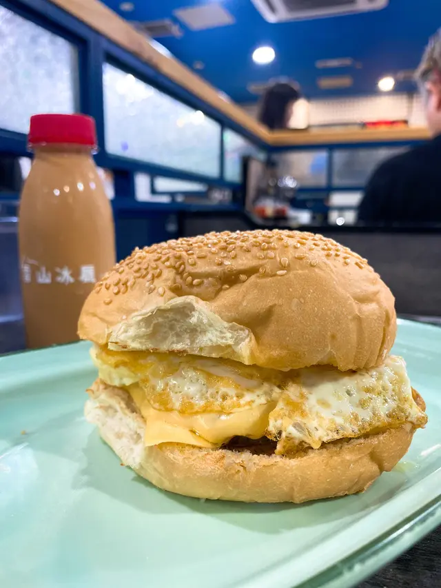 經典芝蛋牛肉漢堡包