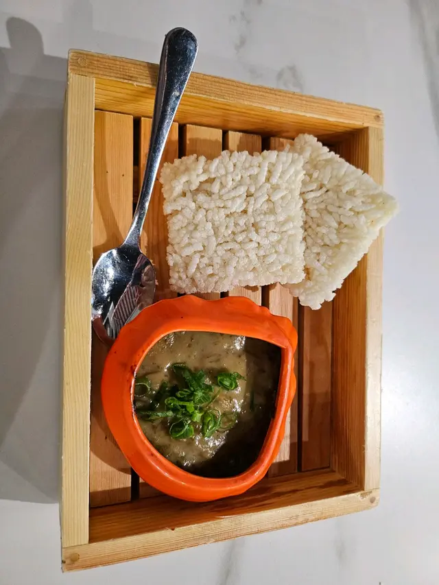 蟹味噌甲羅燒配米通脆脆