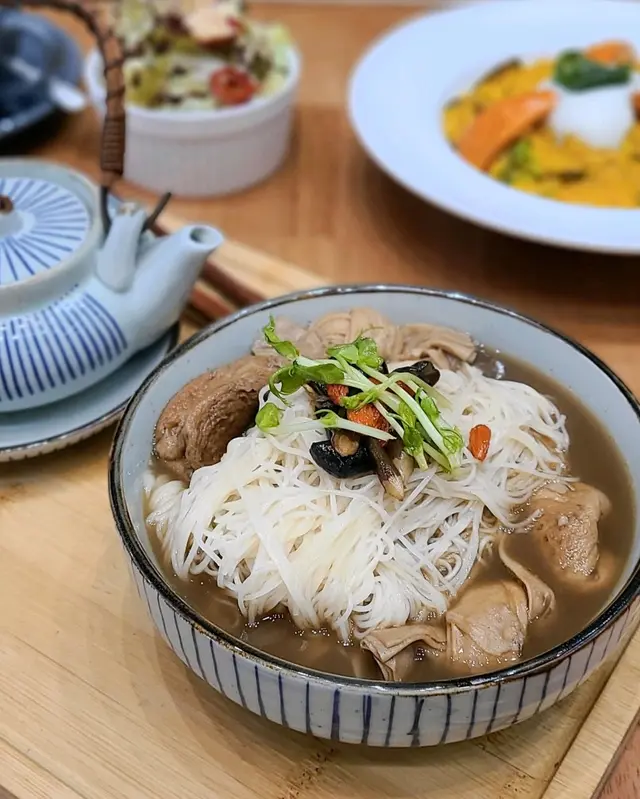 台式藥膳薑母鴨湯 配黑麻油拌台灣麵線