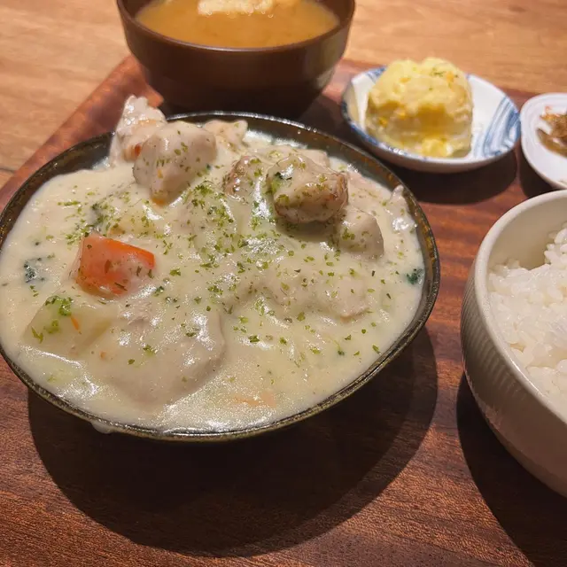 燉薩摩雞腿配日式奶油磨菇定食